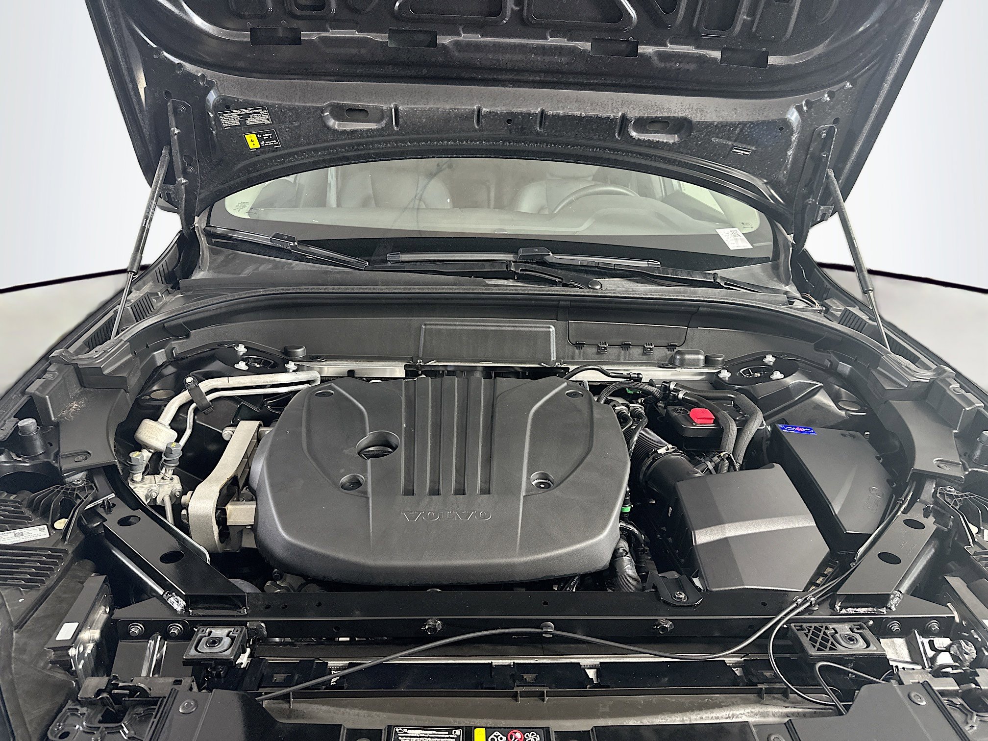 Used 2025 Volvo XC60 B5 Plus image 36