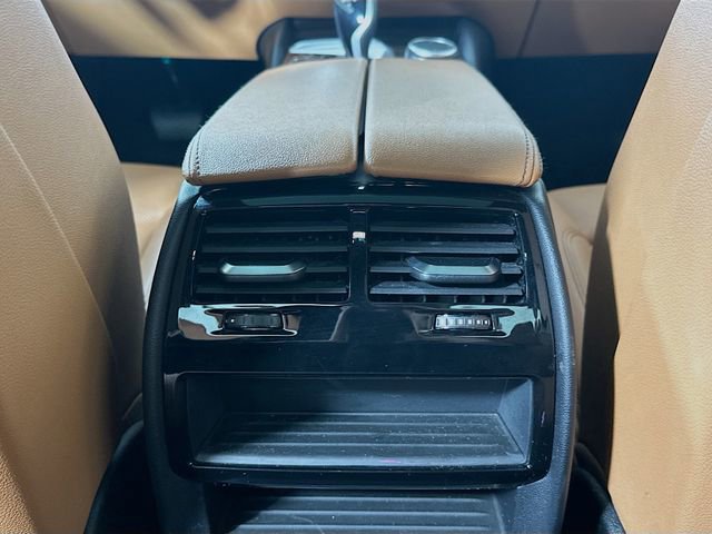 Used 2021 BMW 530e xDrive w/ Convenience Package image 27