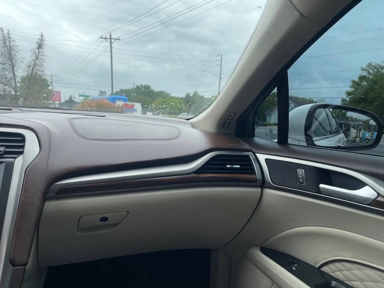 Used 2017 Ford Fusion Platinum FWD image 18