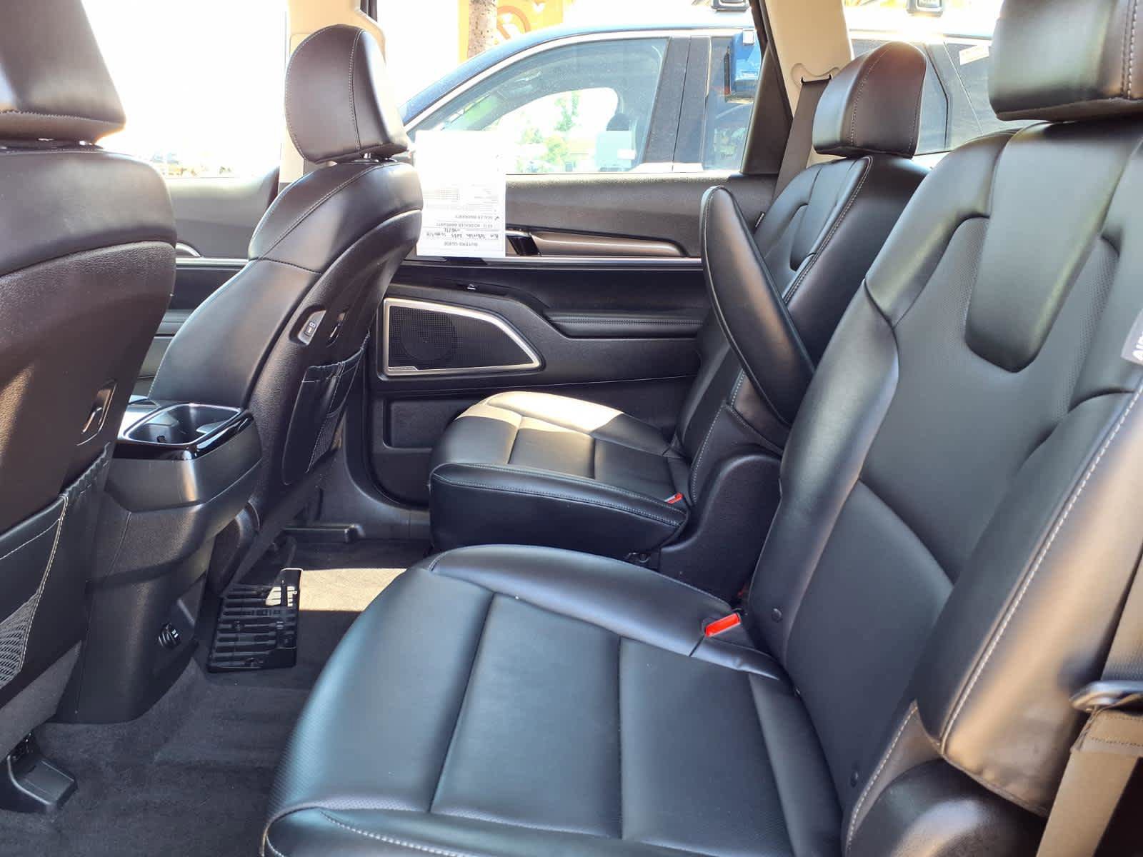 Used 2025 Kia Telluride S FWD image 19