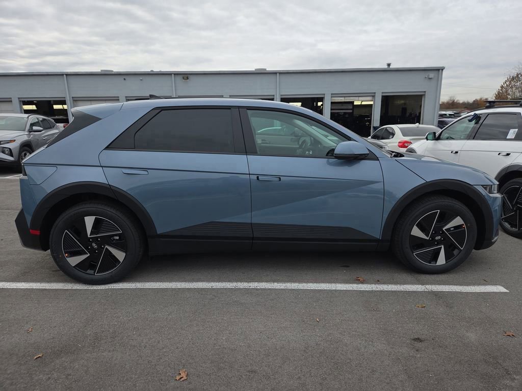 New 2026 Hyundai Ioniq 5 SE video 3