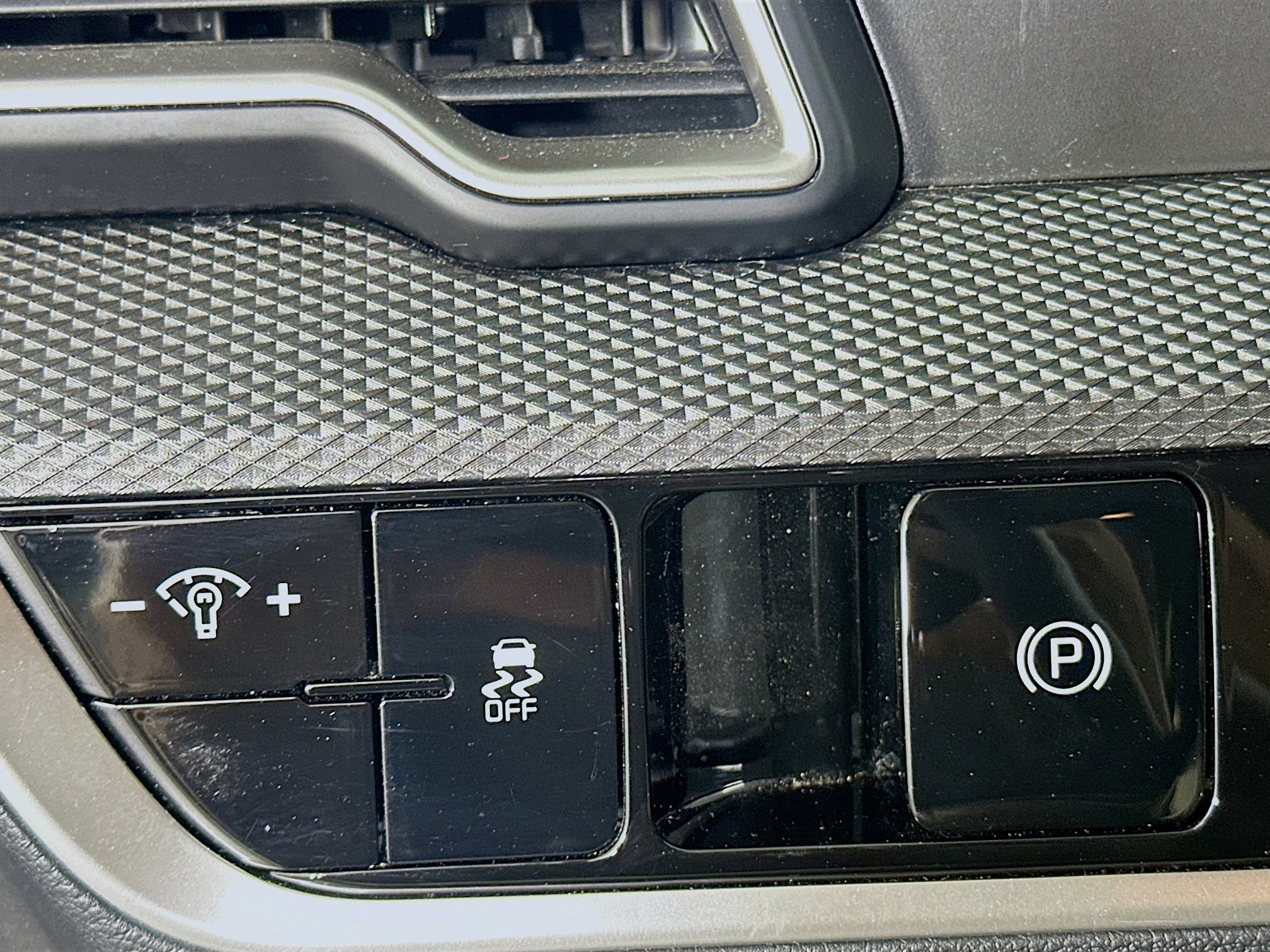 Used 2025 Kia Sportage LX image 16