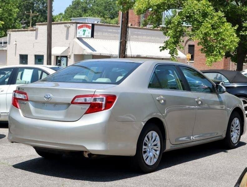 Used 2014 Toyota Camry LE FWD image 5