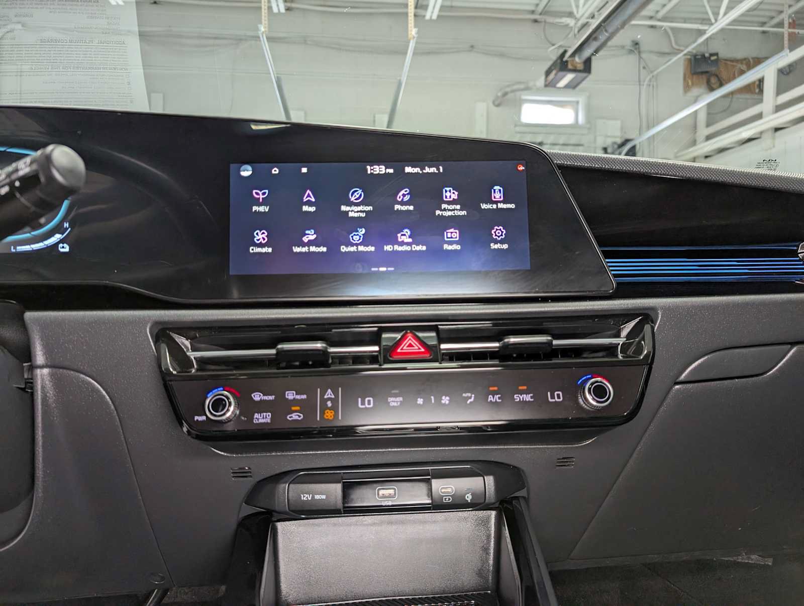 Certified 2023 Kia Niro SX Touring FWD image 38