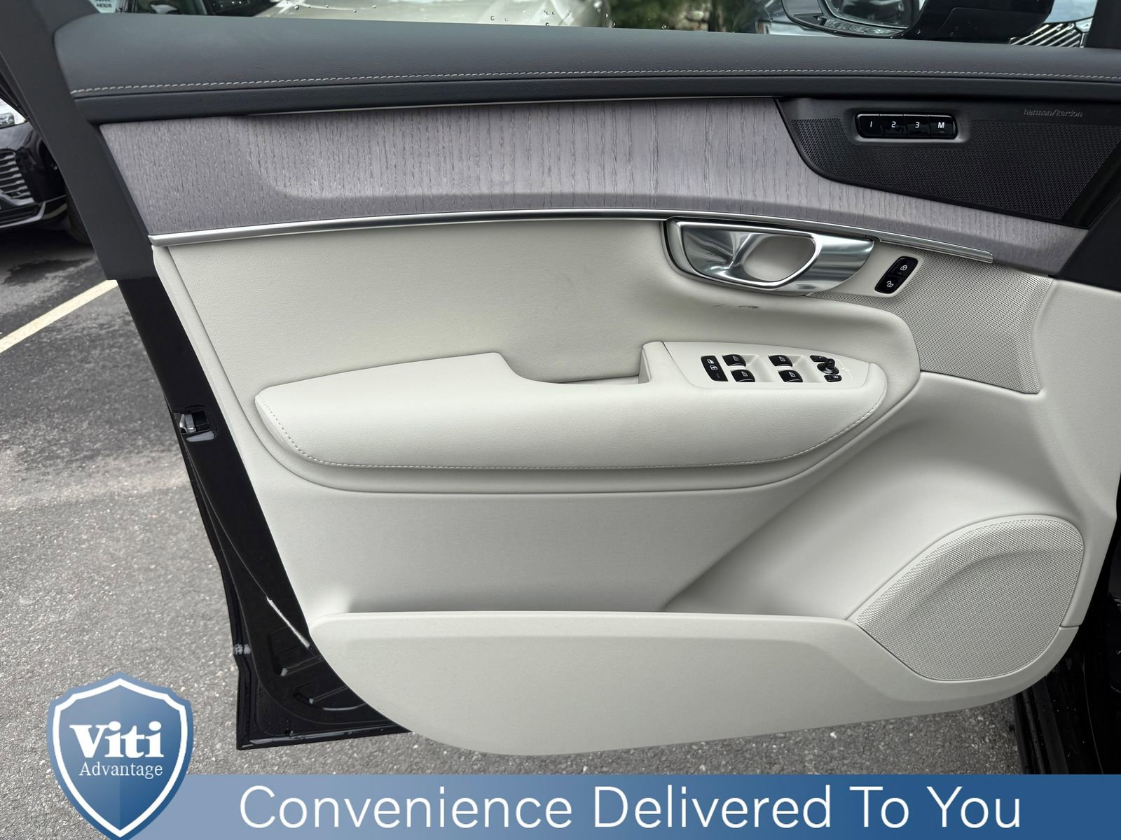 New 2026 Volvo XC90 B6 Ultra w/ Lounge Package image 11