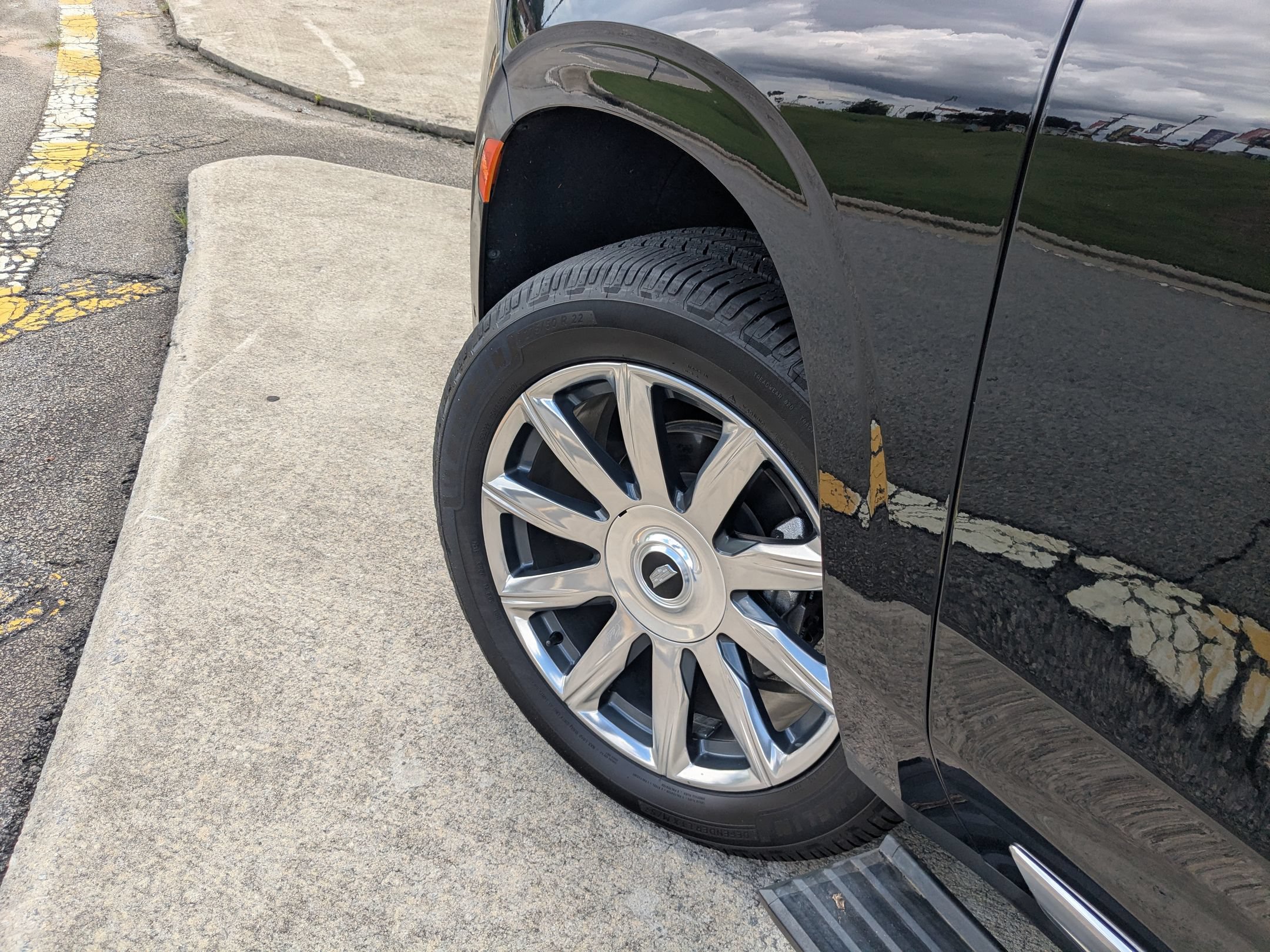 Used 2022 Cadillac Escalade Premium Luxury Platinum w/ Heavy-Duty Trailer Package AWD/4WD image 9