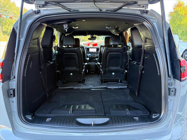 Certified 2025 Chrysler Pacifica Select AWD/4WD image 12