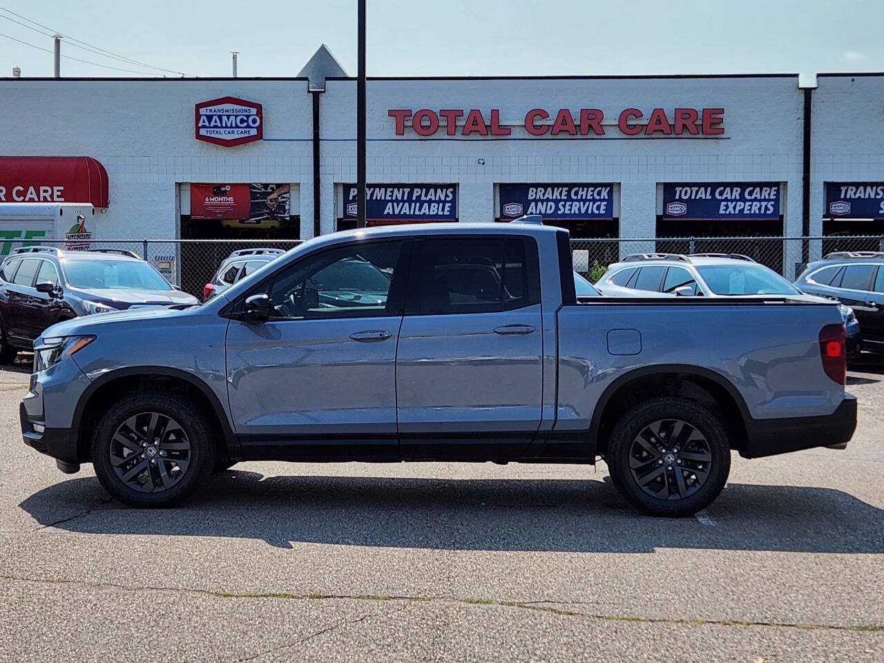 Used 2025 Honda Ridgeline Sport image 2