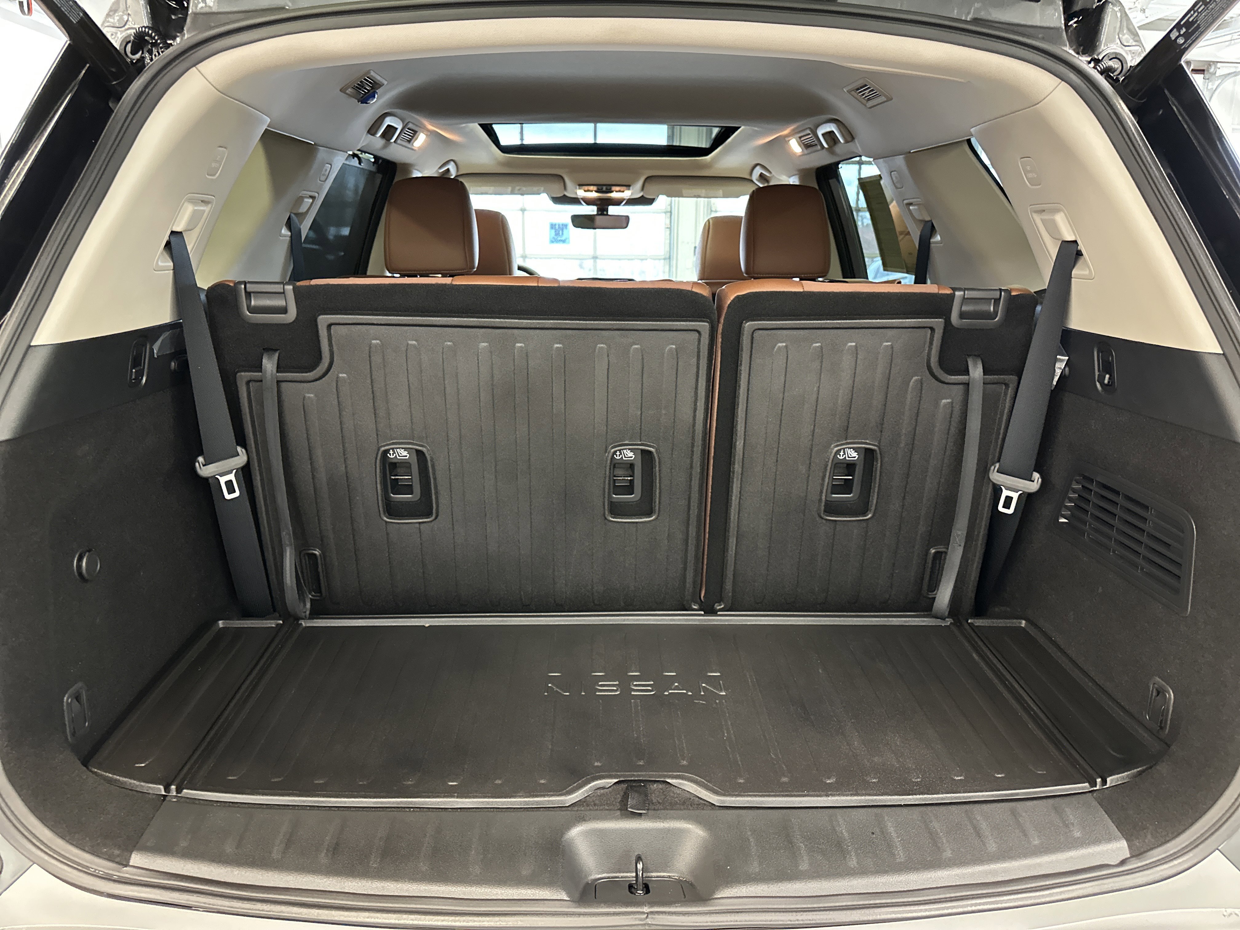 Used 2023 Nissan Pathfinder Platinum image 8