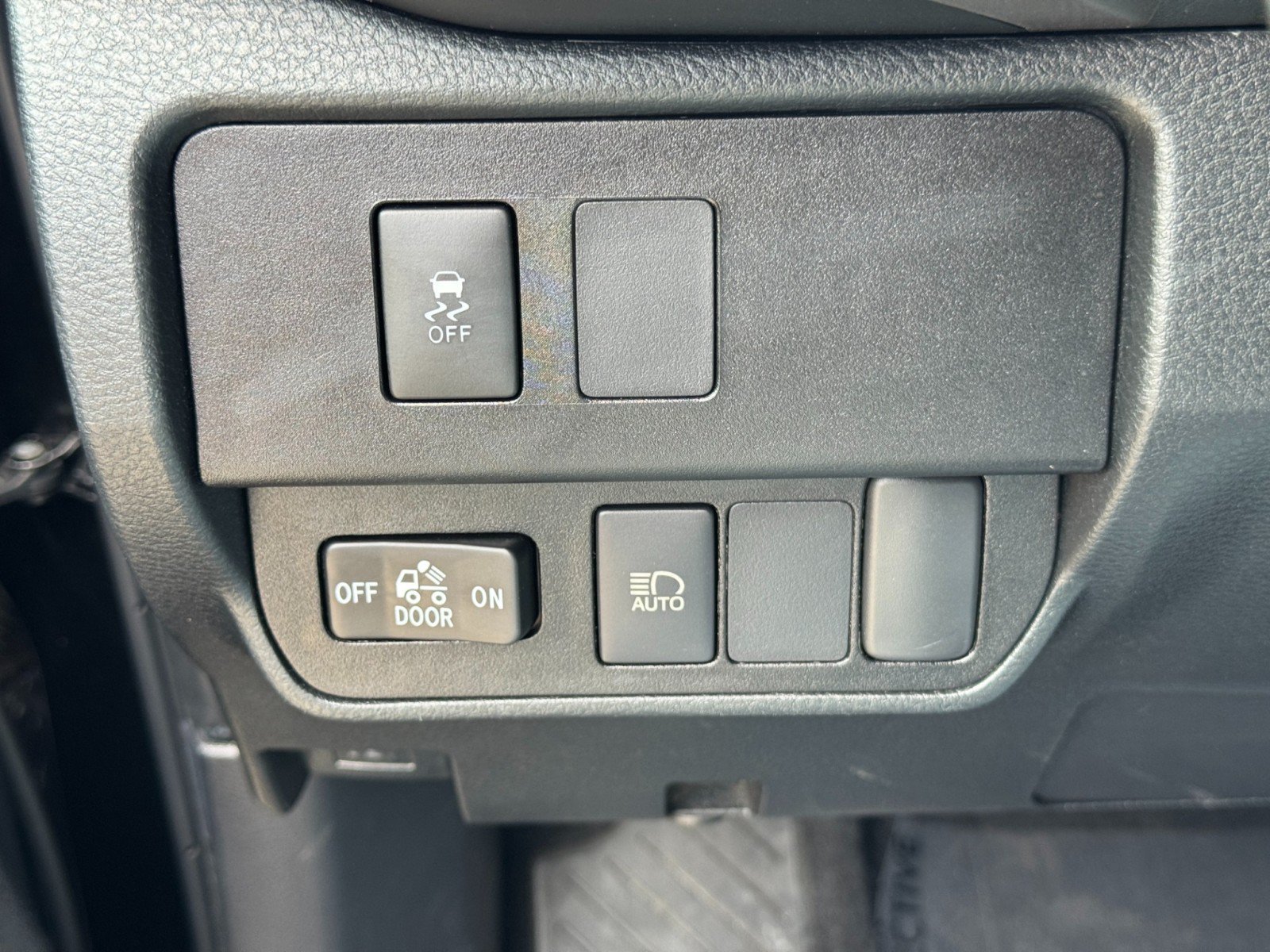 Used 2022 Toyota Tacoma SR5 RWD image 16