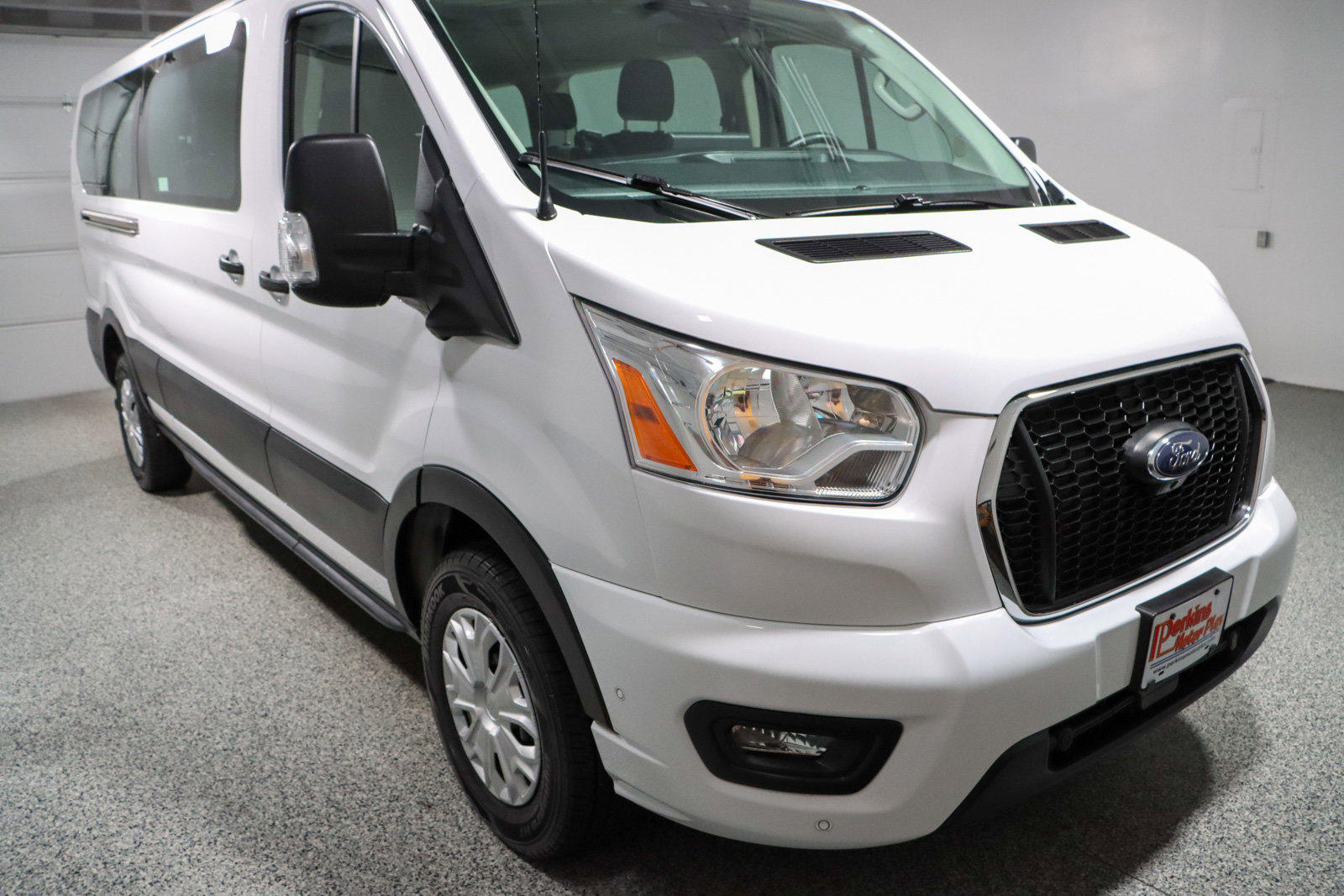 Used 2022 Ford Transit 350 XLT RWD image 5
