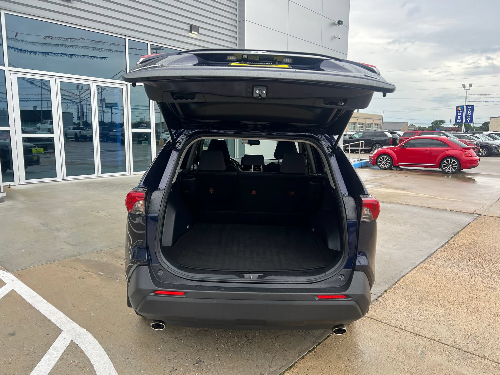 Used 2020 Toyota RAV4 XLE FWD image 12