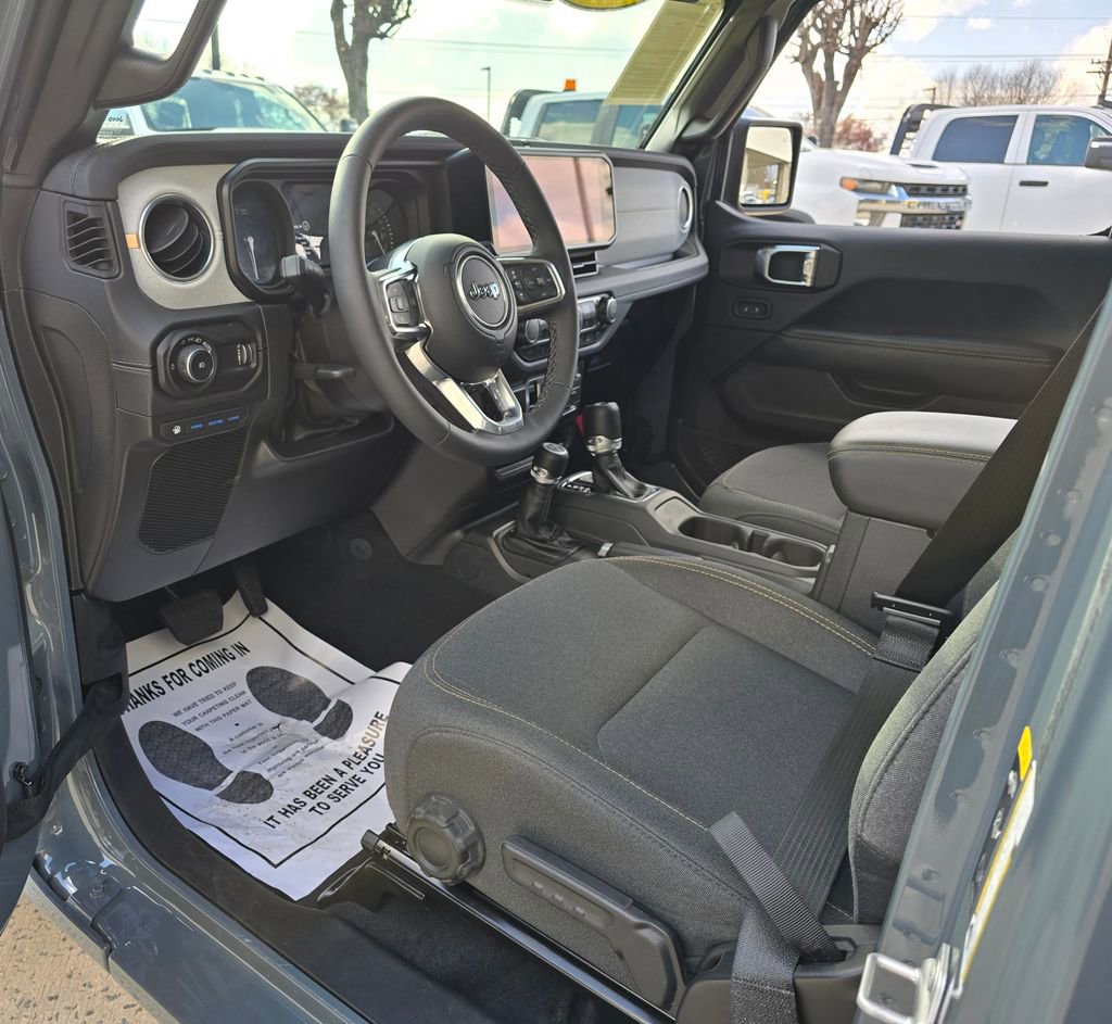 Used 2025 Jeep Wrangler Unlimited Sahara w/ Safety Group image 35