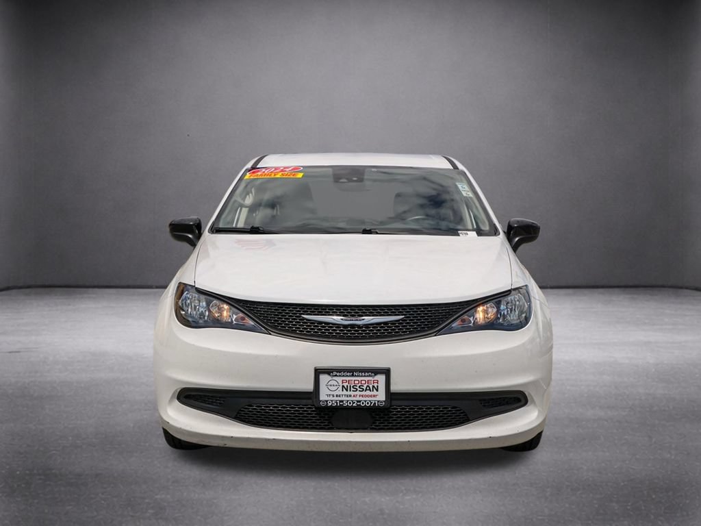 Used 2024 Chrysler Voyager LX FWD image 10
