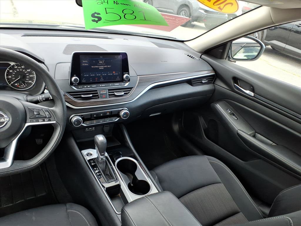 Used 2024 Nissan Altima 2.5 SV image 7