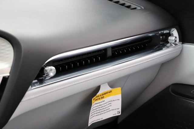 Used 2024 Cadillac Lyriq Luxury image 32
