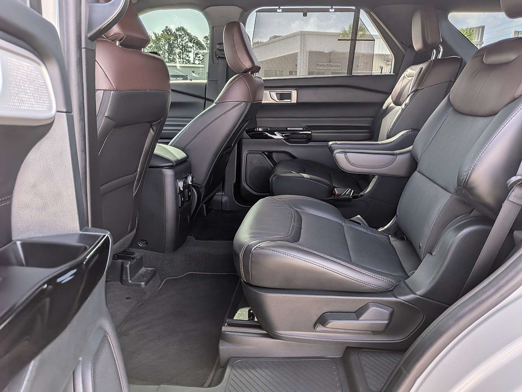 Used 2022 Ford Explorer Platinum w/ Technology Package AWD/4WD image 14