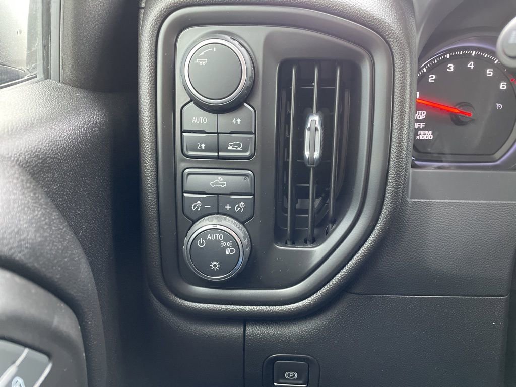 Used 2023 Chevrolet Silverado 1500 Custom image 24