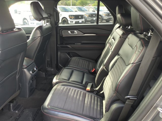 Used 2025 Ford Explorer ST-Line w/ ST-Line Street Pack AWD/4WD image 13