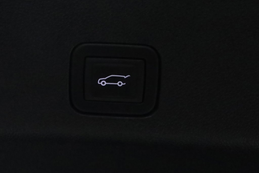 Used 2025 Cadillac Escalade V image 9