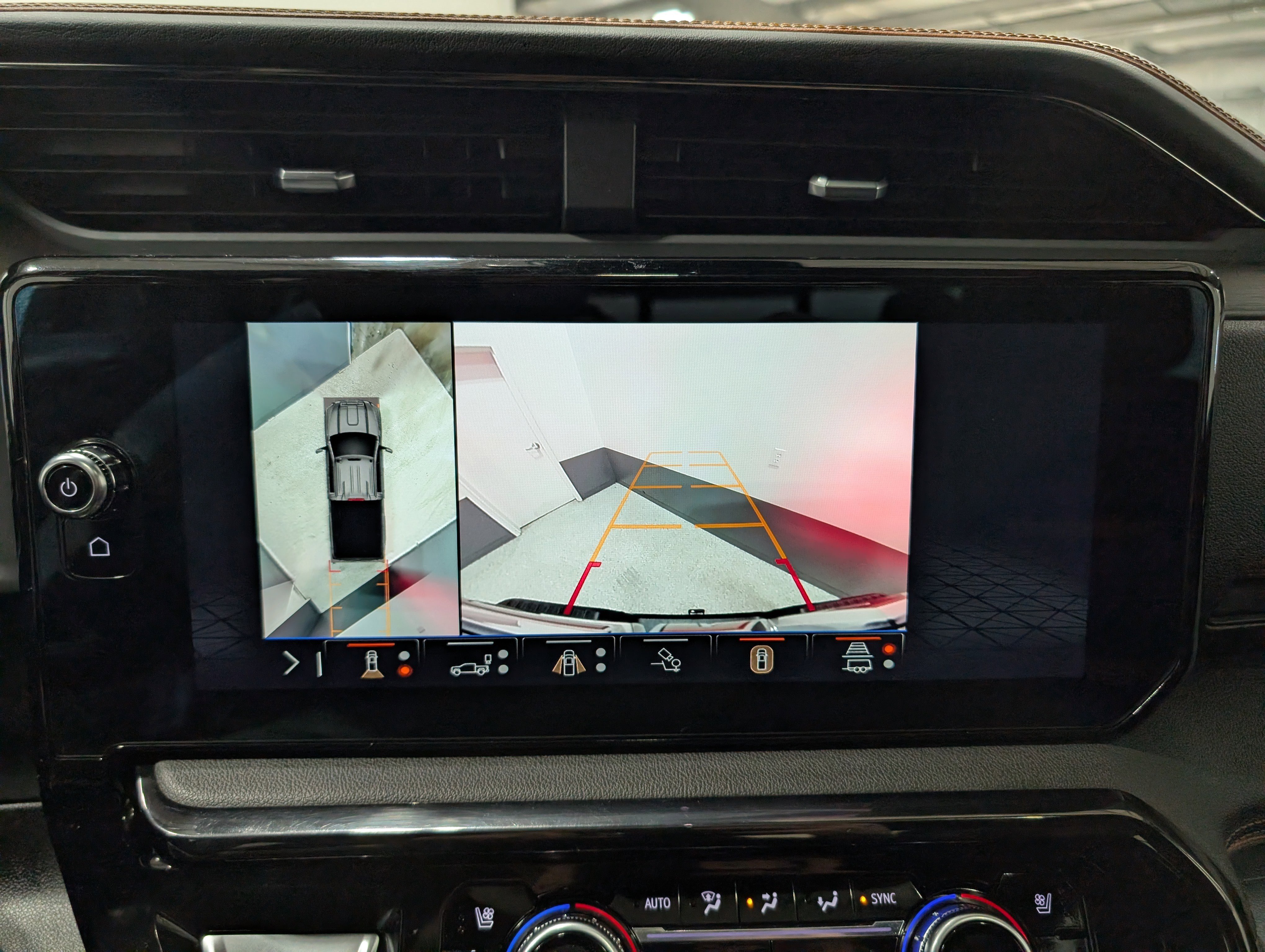 Used 2025 GMC Sierra 3500 AT4 w/ AT4 Premium Plus Package image 30