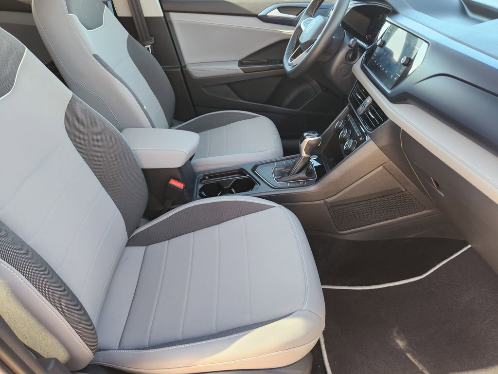 Used 2024 Volkswagen Taos SE image 14