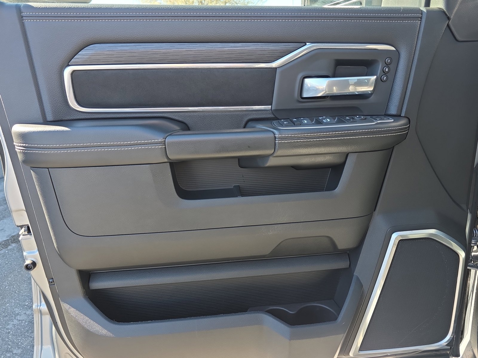 Used 2024 RAM 2500 Laramie w/ Night Edition image 17