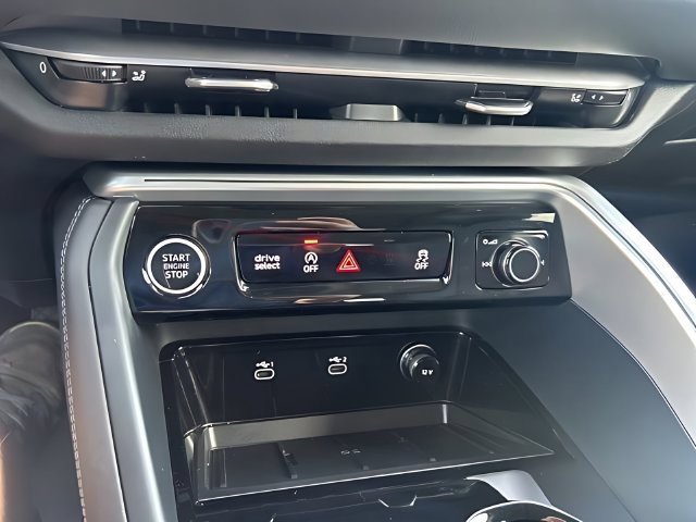 Used 2025 Audi Q5 Premium w/ Convenience Package AWD/4WD image 30