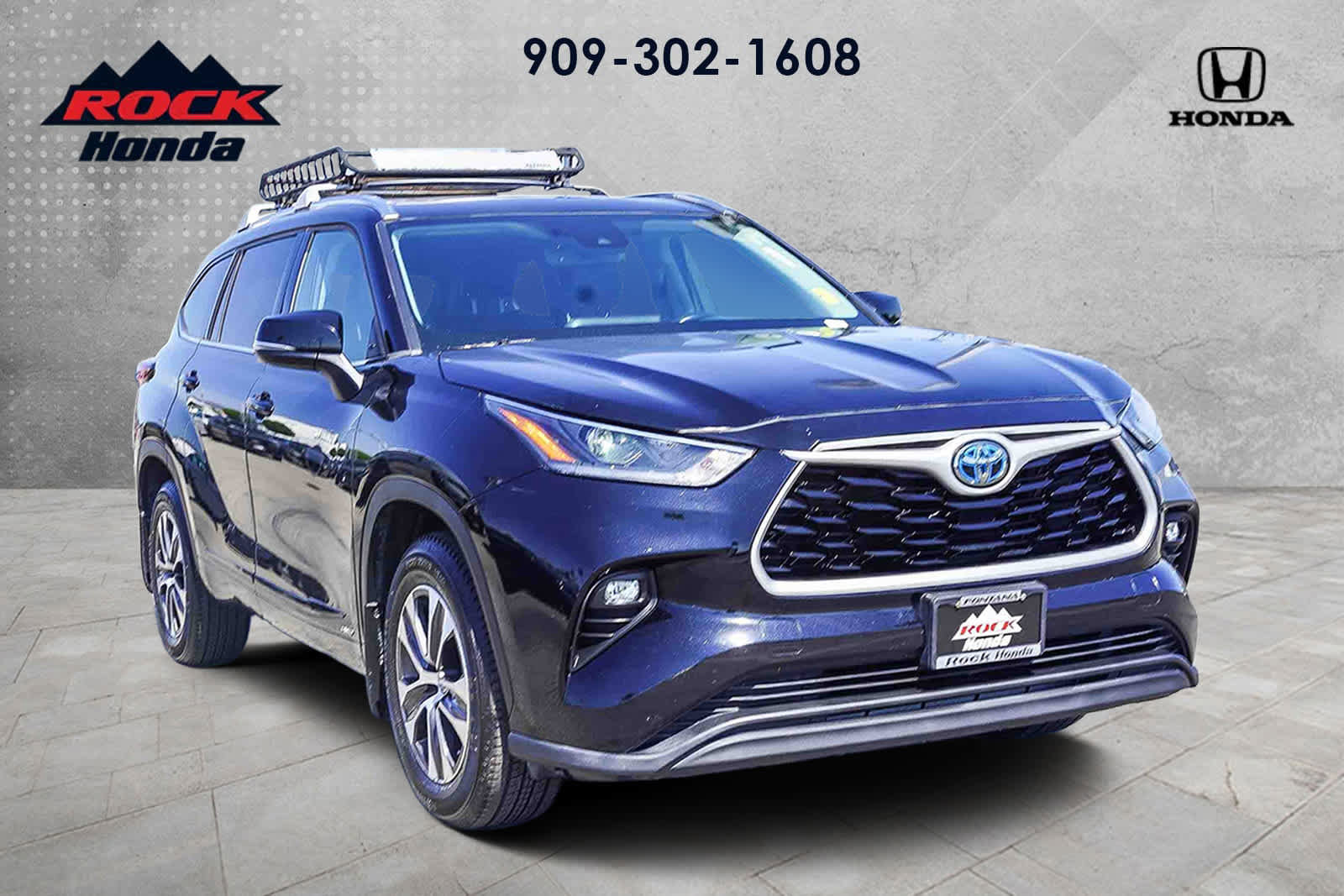 Used 2021 Toyota Highlander XLE image 3