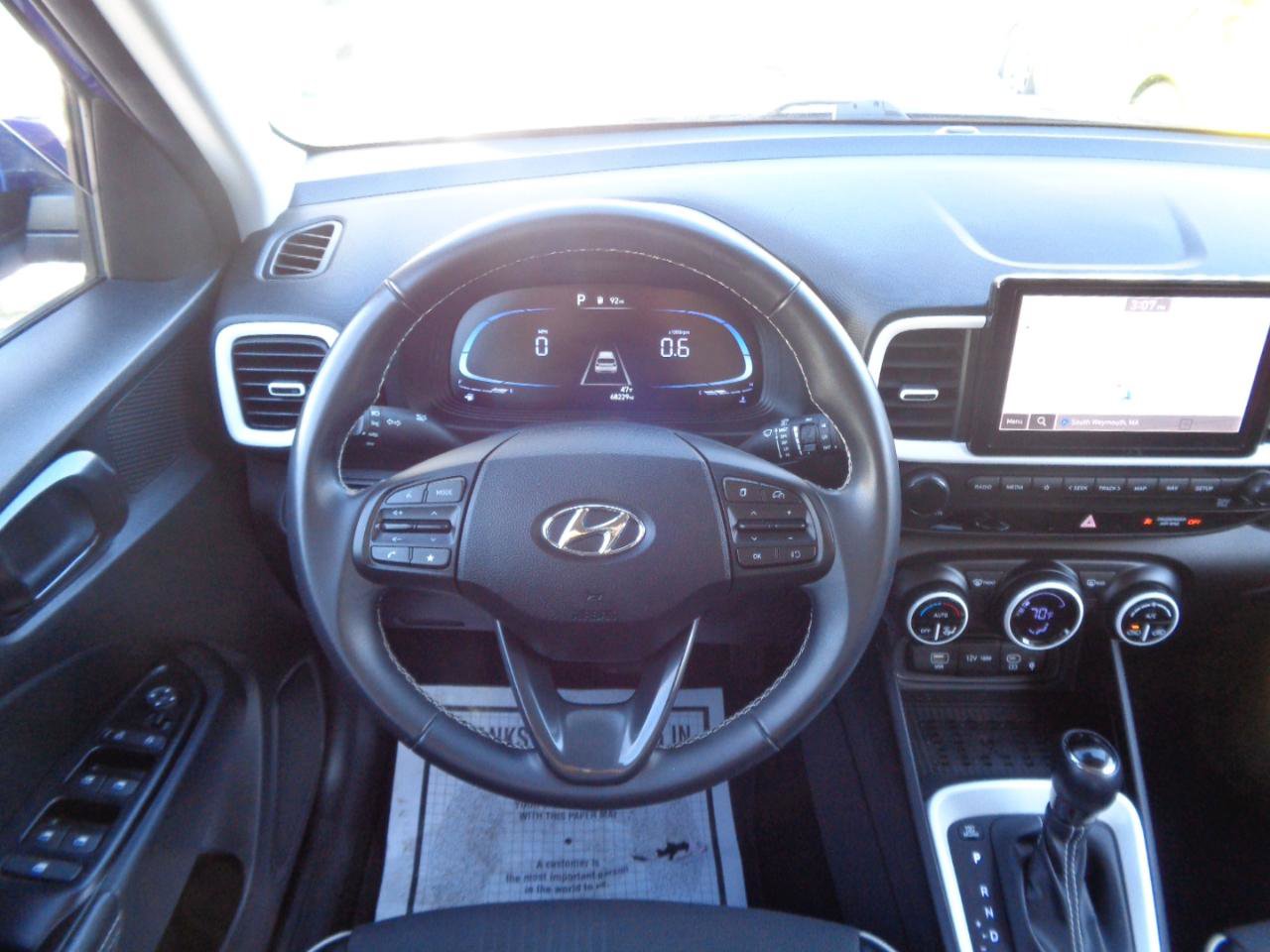 Used 2023 Hyundai Venue Limited image 28