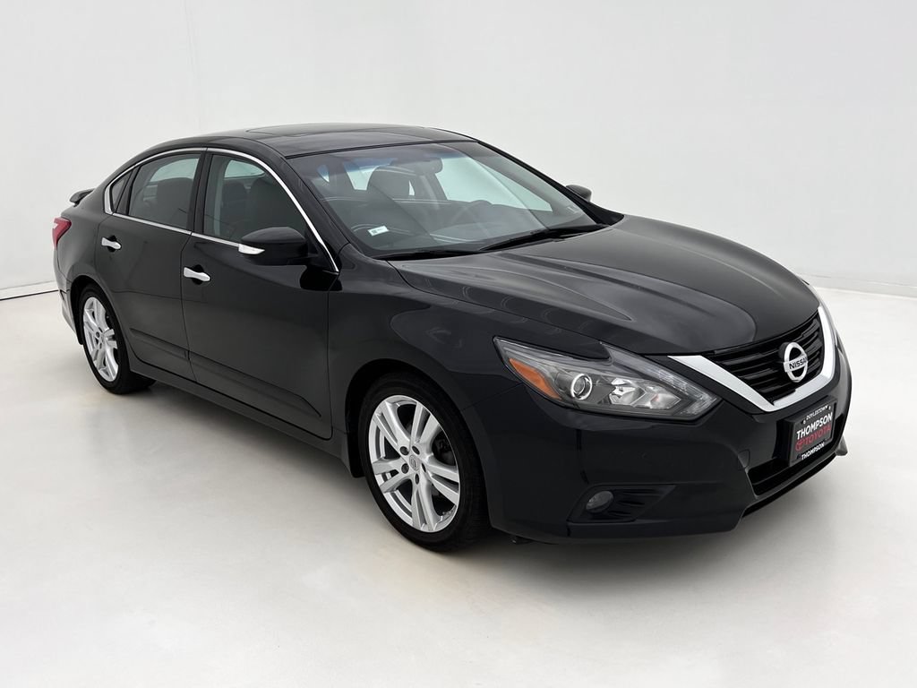 Used 2017 Nissan Altima 3.5 SL w/ 3.5SL Technology Package FWD image 2
