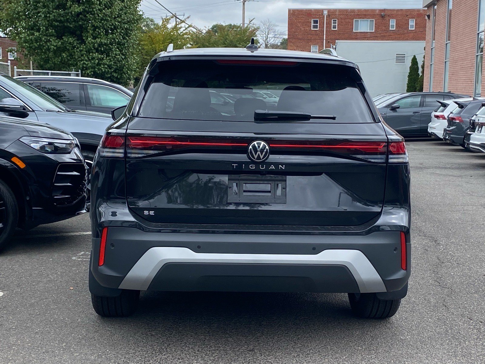 New 2026 Volkswagen Tiguan SE FWD image 3