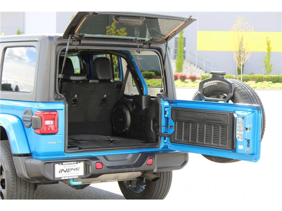 Used 2023 Jeep Wrangler Unlimited Sahara w/ Cold Weather Group AWD/4WD image 31