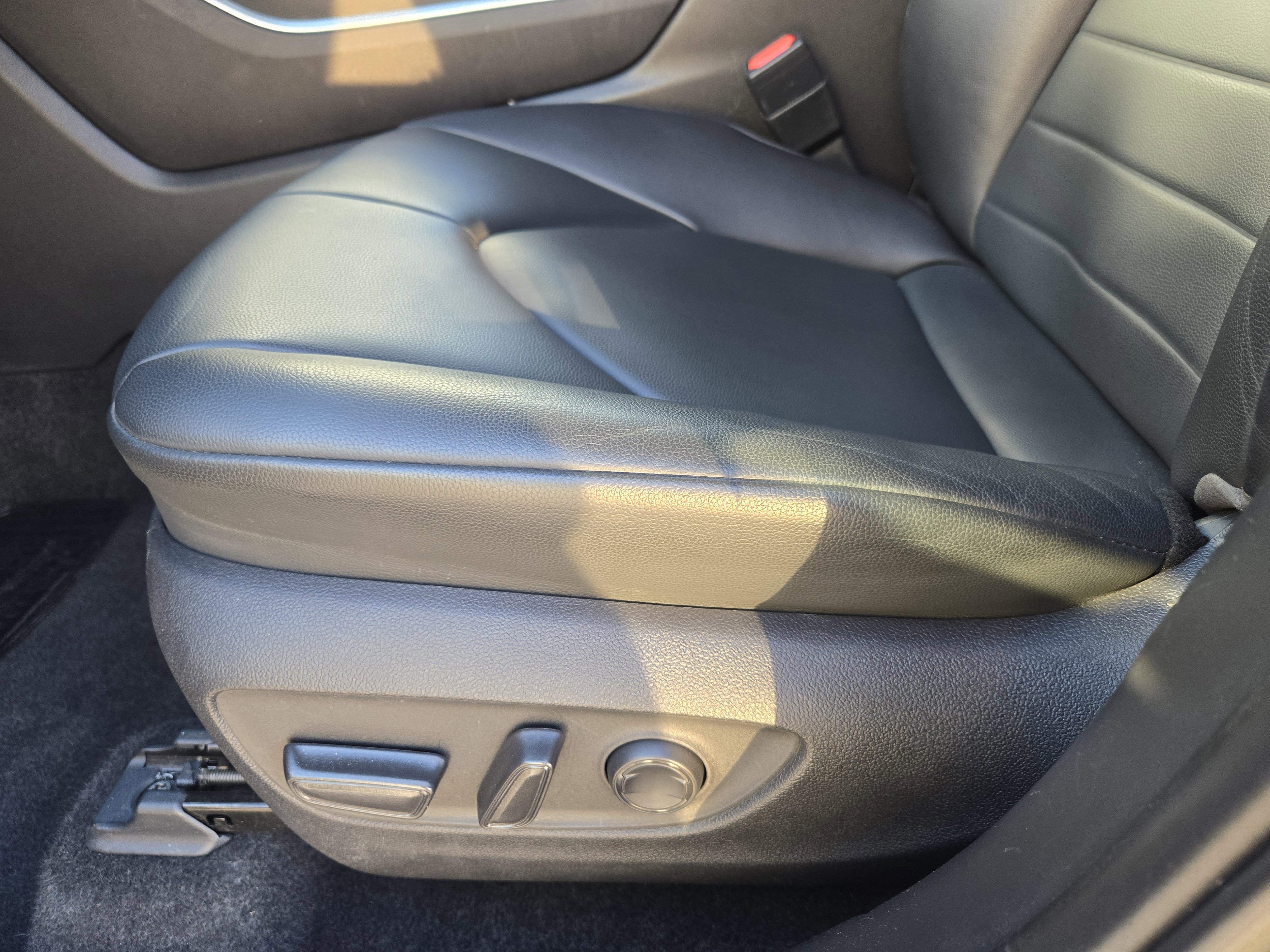 Used 2024 Toyota Highlander XLE image 27