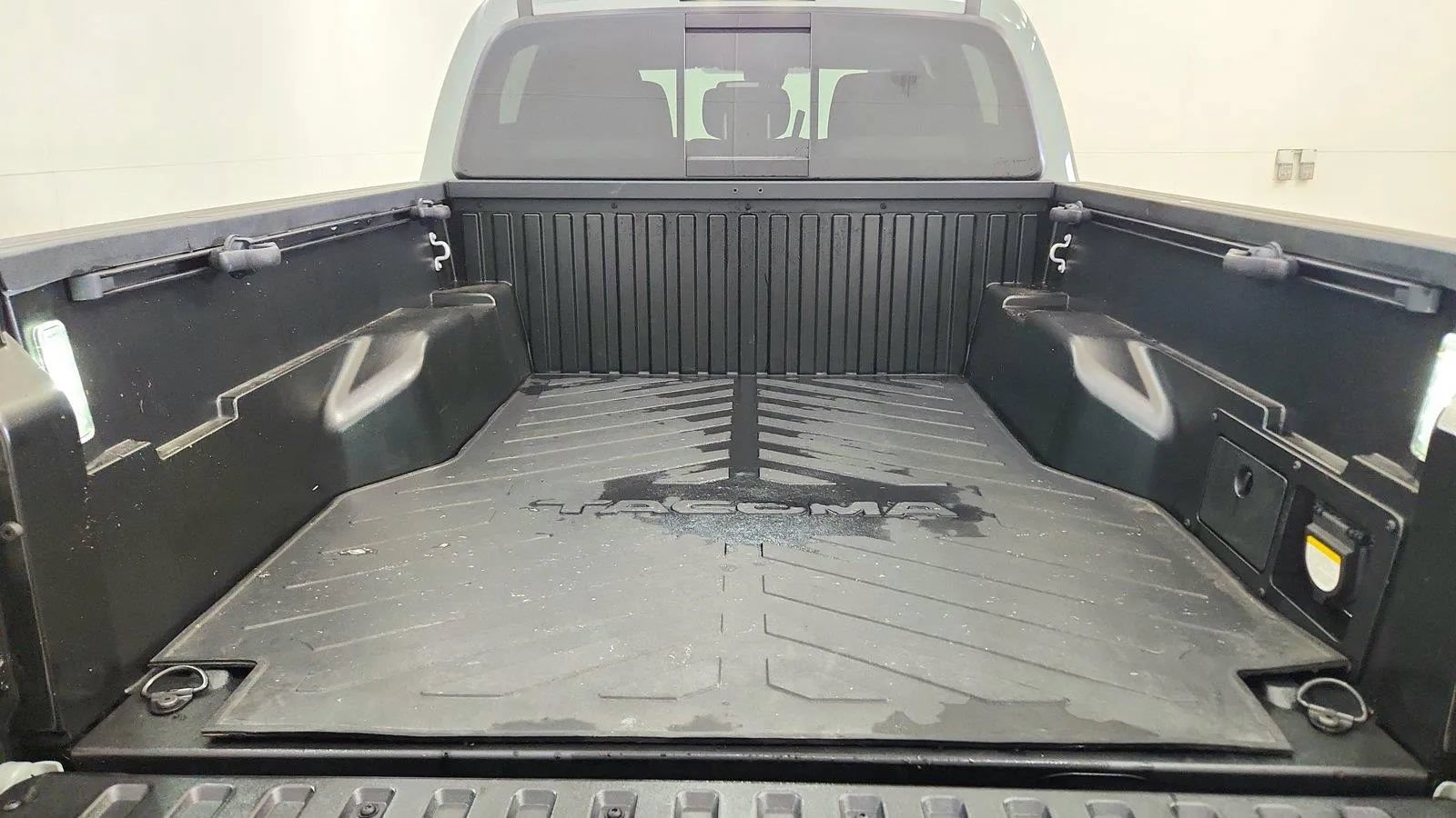 Used 2023 Toyota Tacoma TRD Off-Road AWD/4WD image 36