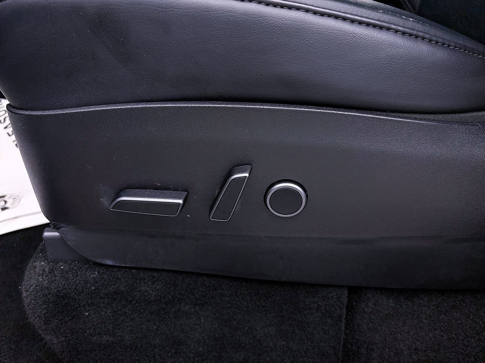 Used 2022 Tesla Model Y Long Range image 19