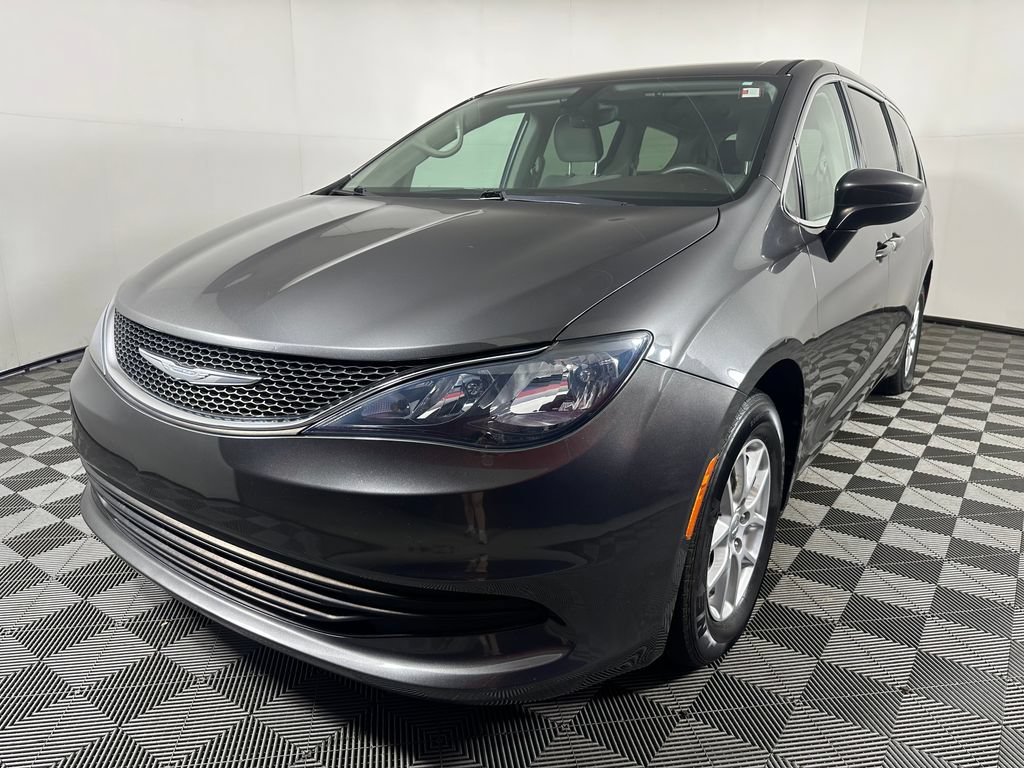 Used 2017 Chrysler Pacifica LX FWD image 1