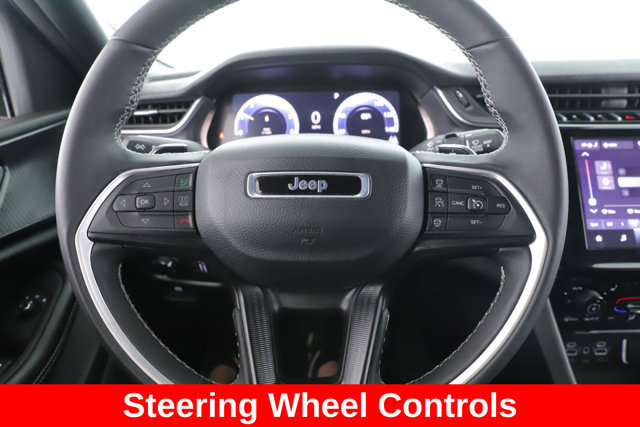 Used 2025 Jeep Grand Cherokee Altitude AWD/4WD image 22