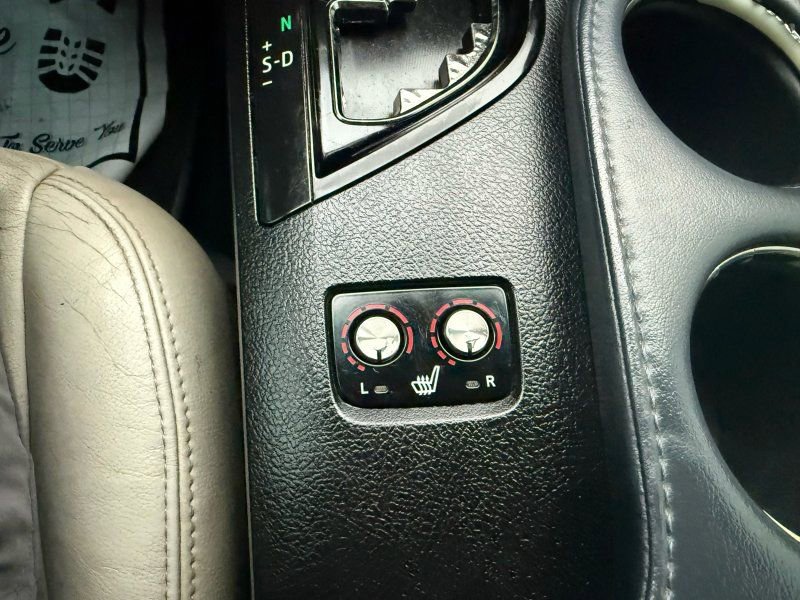 Used 2013 Toyota Avalon XLE image 18