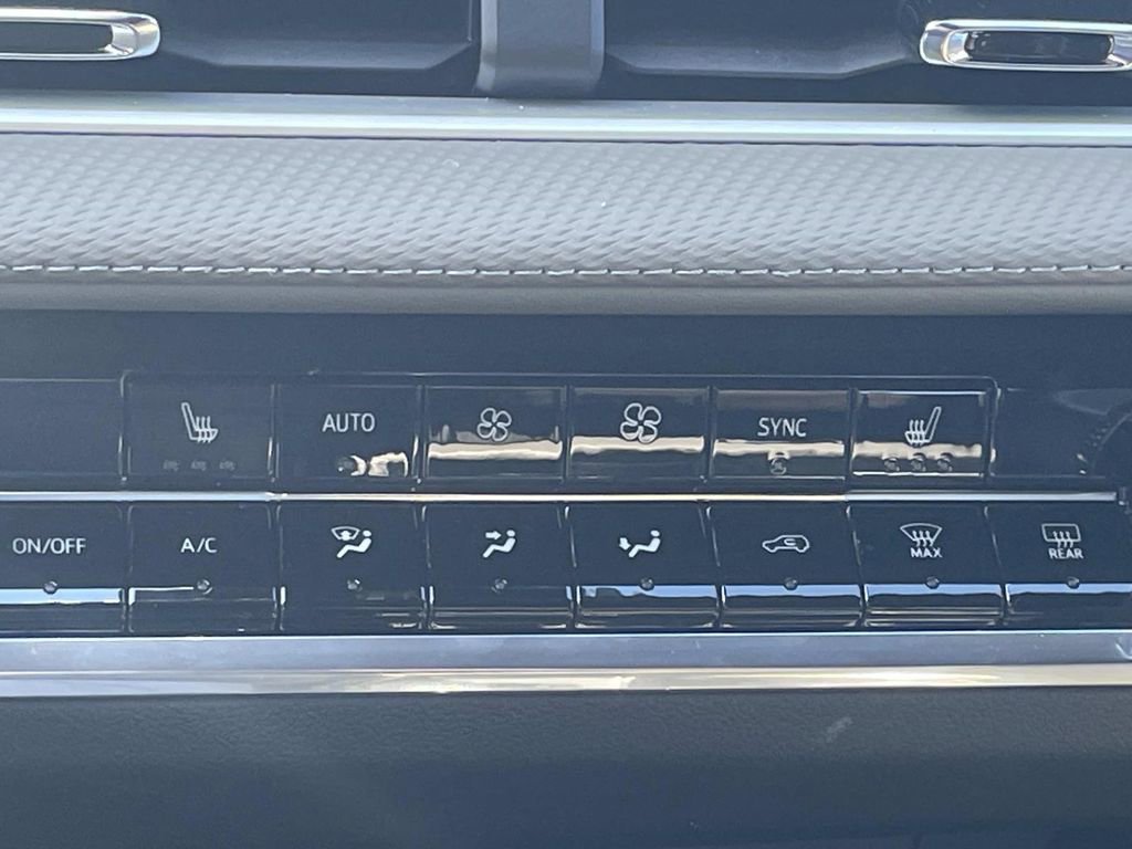 New 2026 Chevrolet Equinox LT w/ Convenience Package II image 23