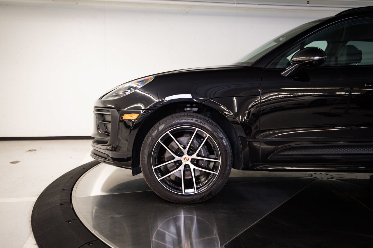 Certified 2024 Porsche Macan AWD/4WD image 11