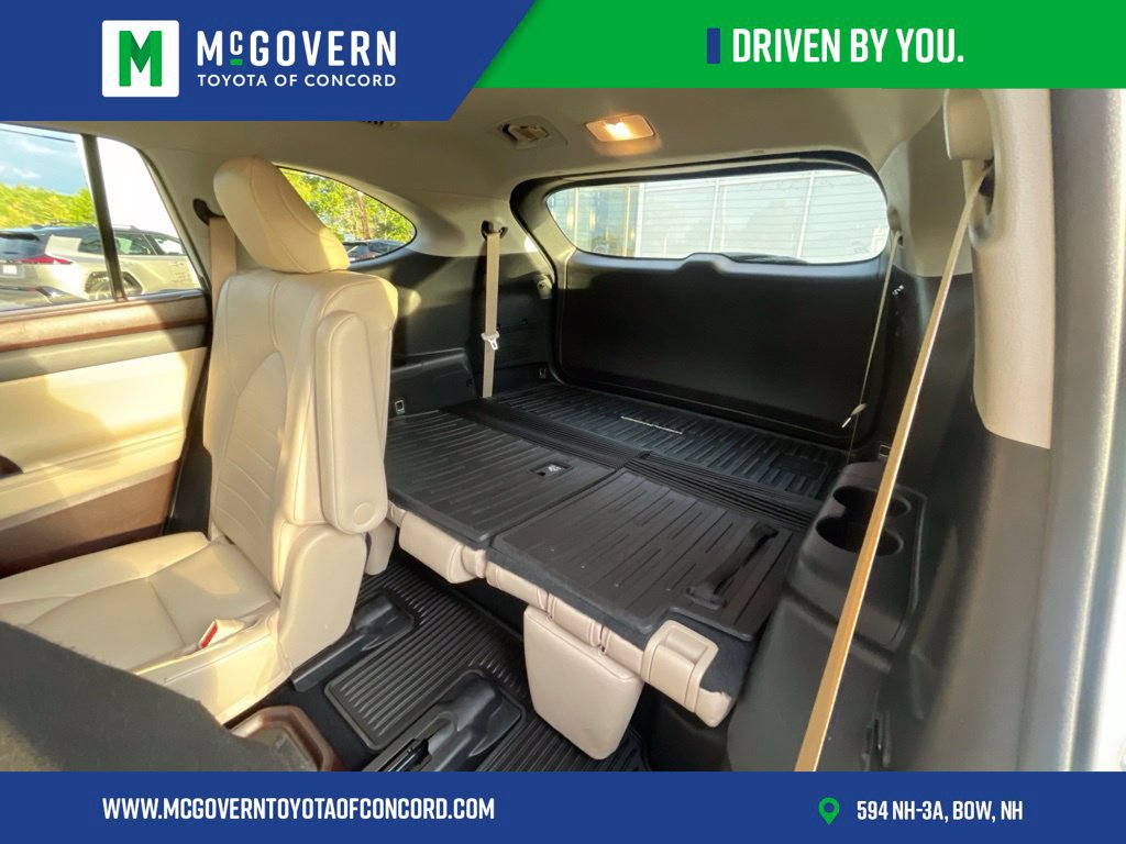 Used 2021 Toyota Highlander XLE AWD/4WD image 18
