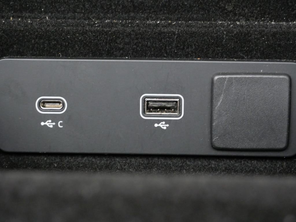 Used 2024 Jaguar F-PACE R-Dynamic S image 23