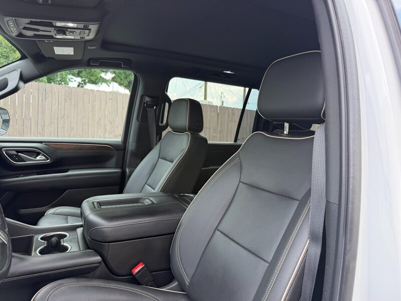 Used 2022 Chevrolet Suburban Premier w/ Premium Package AWD/4WD image 21