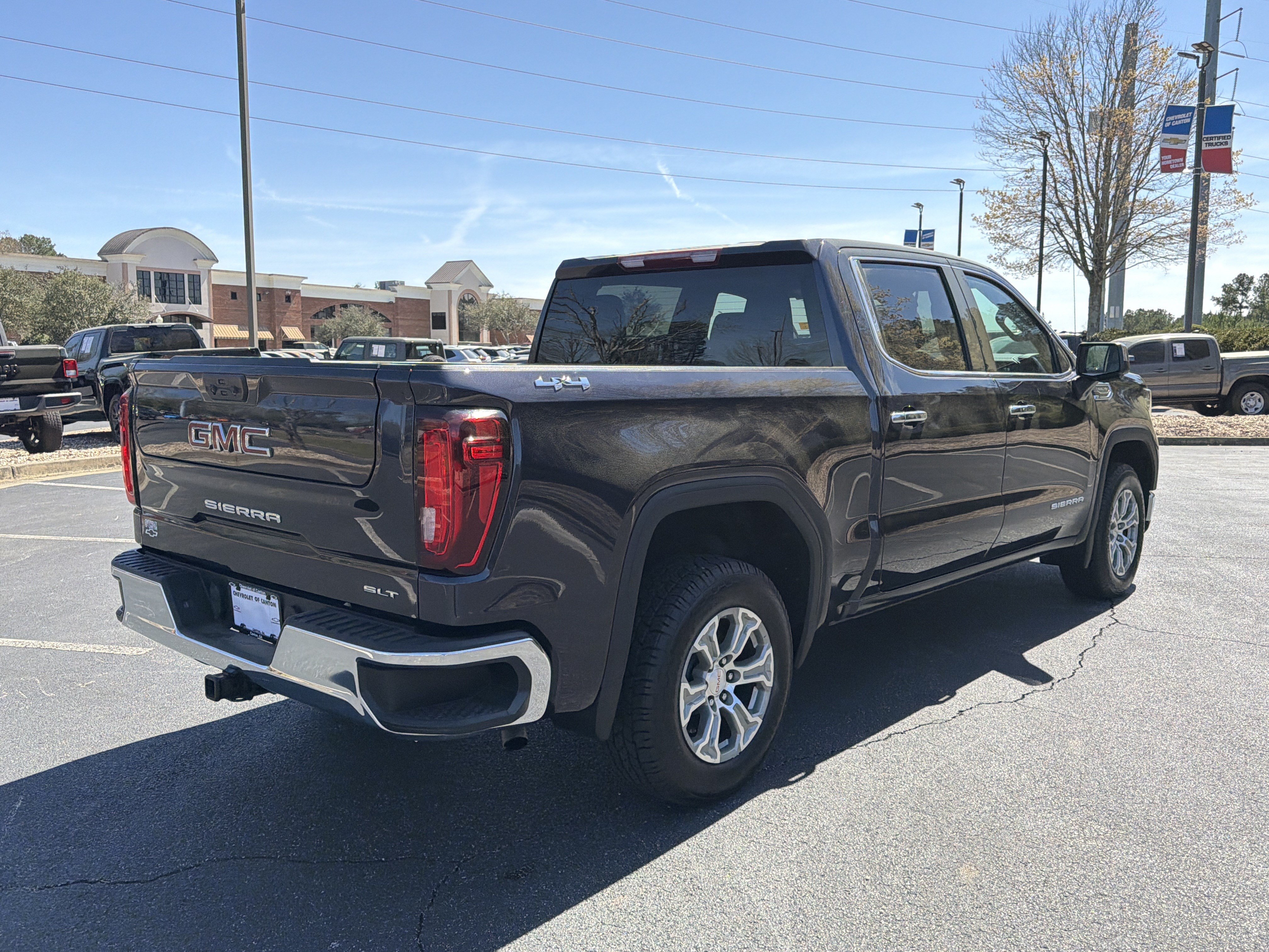 Used 2025 GMC Sierra 1500 SLT AWD/4WD image 5