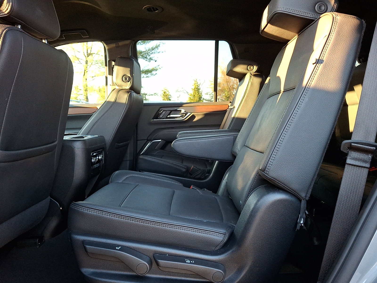 Certified 2025 GMC Yukon Denali AWD/4WD image 10