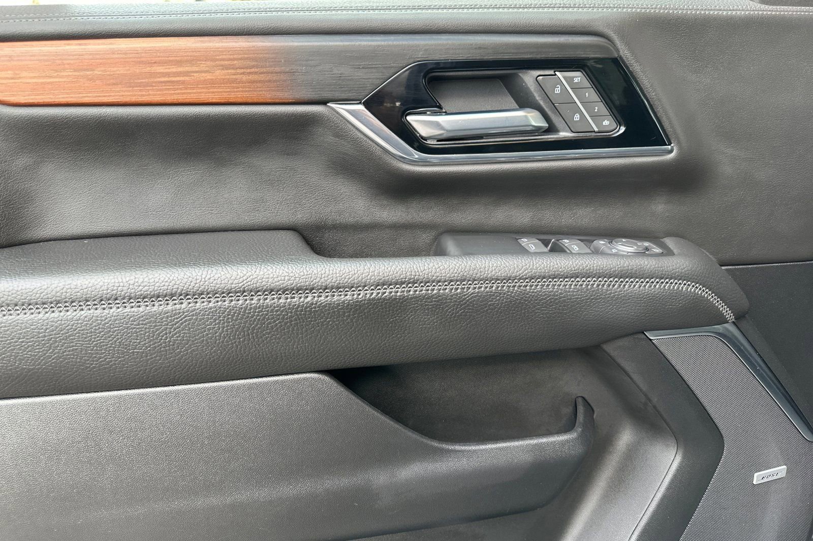 Certified 2025 GMC Yukon Denali image 11