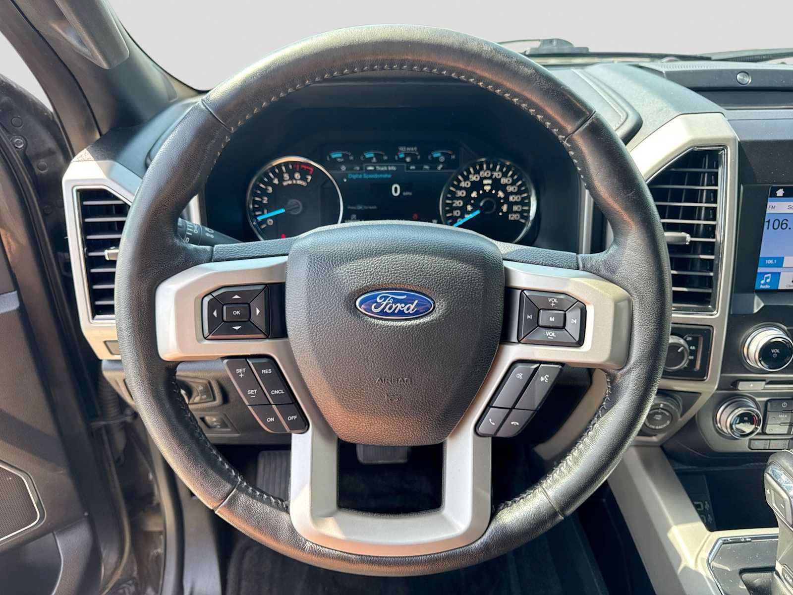 Used 2018 Ford F150 Lariat w/ Equipment Group 502A Luxury AWD/4WD image 22