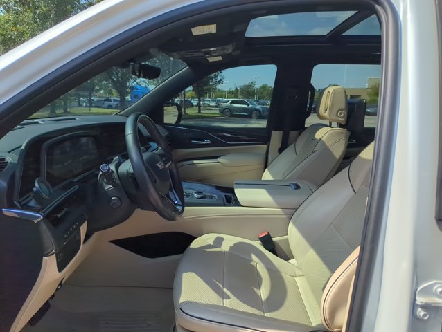 Used 2023 Cadillac Escalade Premium Luxury AWD/4WD image 16