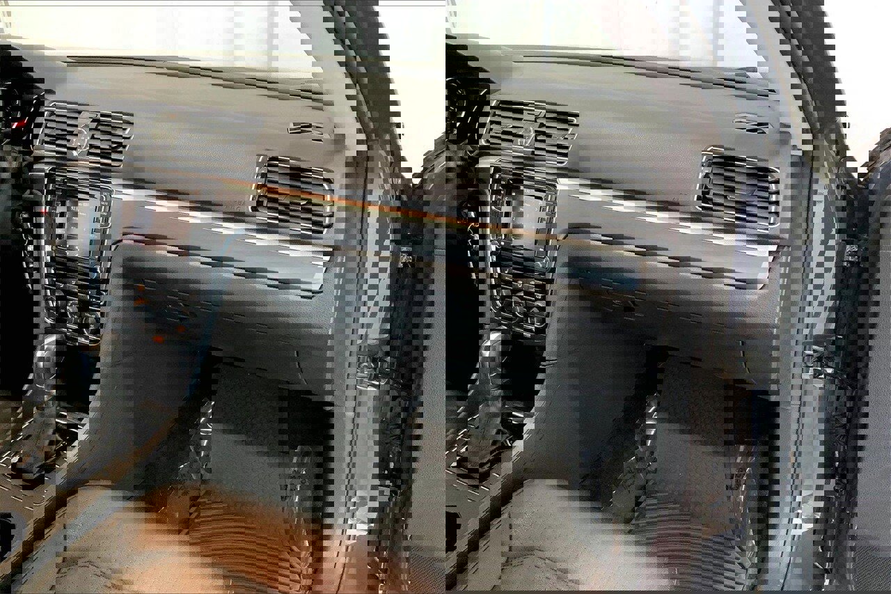 Used 2017 Volkswagen Passat 1.8T R-Line image 16